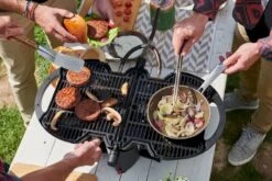 NomadiQ Draagbare Gasbarbecue - Zwart -Buitenuitrusting 1266 1900 c2vydmljzt1pbwfnzxmmc3jjpwh0dhbzjtnbjtjgjtjgd3d3lm5vbwfkaxfiyneuy29tjtjgd3aty29udgvudcuyrnvwbg9hzhmlmkyymdiwjtjgmtalmkzub21hzglxlw1lzxitzgfulwvlbi1iyneuanbnjmn