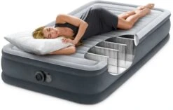 Intex Comfort Plush Luchtbed - Eenpersoons - Ingebouwde Elektrische Pomp -Buitenuitrusting 1320 1900 67766 inuse 2023 300