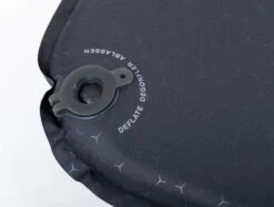 Exped SIM 3.8 M Zelfopblazende Slaapmat 13 Exped SIM 3.8 M Zelfopblazende Slaapmat -Buitenuitrusting 1441 1900 sim black valve close