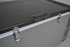 Engel MD60F Compressor Koelbox - 60 Liter 7 Engel MD60F Compressor Koelbox - 60 Liter -Buitenuitrusting 1900 2849 md60f verschluss detail