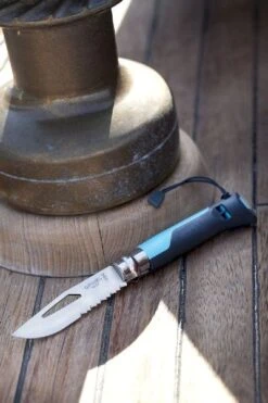 Opinel N°08 Outdoor Zakmes - Blauw 12 Opinel N°08 Outdoor Zakmes - Blauw -Buitenuitrusting 3123840015762 opinel outdoor 8 blauw sfeer2 resultaat