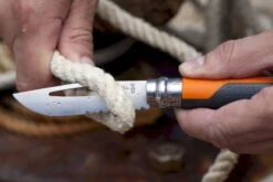 Opinel N°08 Outdoor Zakmes - Oranje -Buitenuitrusting 3123840015779 opinel outdoor 8 oranje sfeer3 resultaat