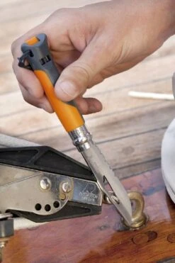 Opinel N°08 Outdoor Zakmes - Oranje -Buitenuitrusting 3123840015779 opinel outdoor 8 oranje sfeer6 resultaat