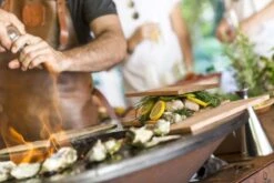 OFYR Island Corten 85 Teak Wood -Buitenuitrusting 800 1200 ofyr locatie shoot2295