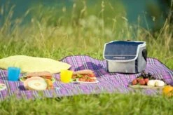 Campingaz Fold 'N Cool Koeltas - 5 Liter -Buitenuitrusting 900 1353 cooler fold n cool 5l dark blue 2000011722 lifestyle 3